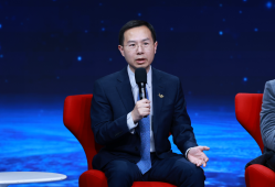 《对话》精选｜中国大模型凭何成为全球AI底座？