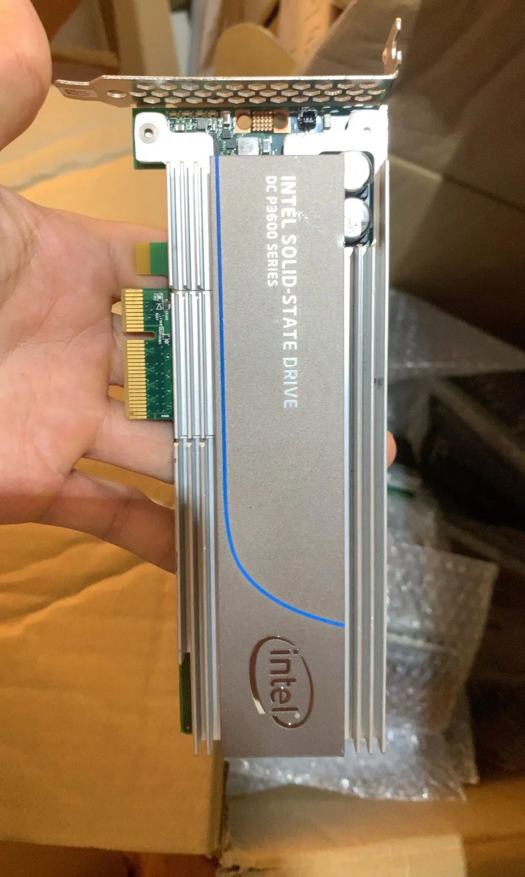 英特尔NVME卡式MLC固态硬盘:P3605 P3600,二手550元是否值得入手? 第5张 英特尔NVME卡式MLC固态硬盘:P3605 P3600,二手550元是否值得入手? 第5张