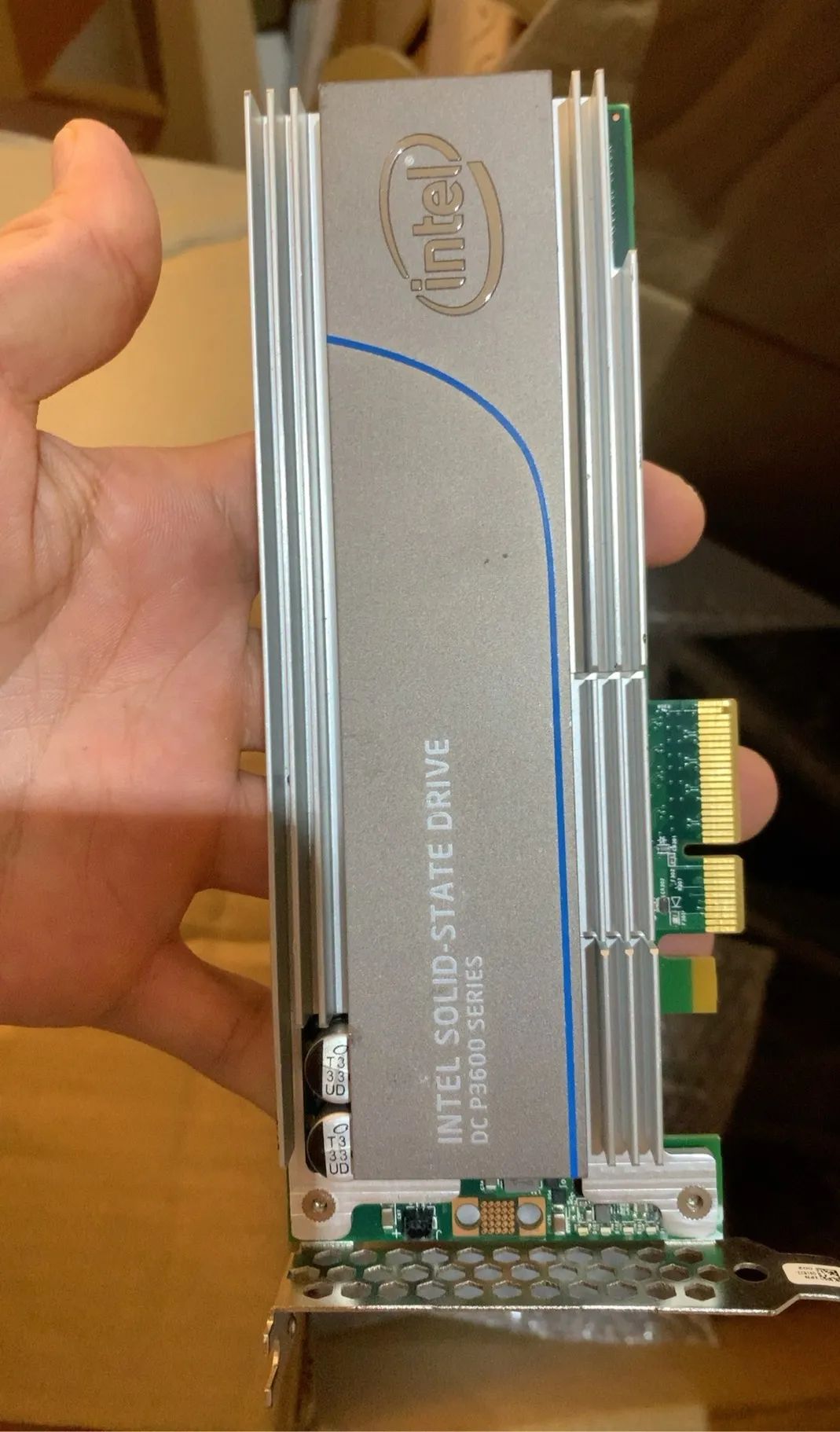 英特尔NVME卡式MLC固态硬盘:P3605 P3600,二手550元是否值得入手? 第6张 英特尔NVME卡式MLC固态硬盘:P3605 P3600,二手550元是否值得入手? 第6张