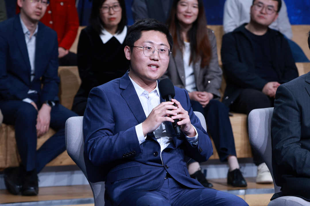 《对话》精选|中国大模型凭何成为全球AI底座?