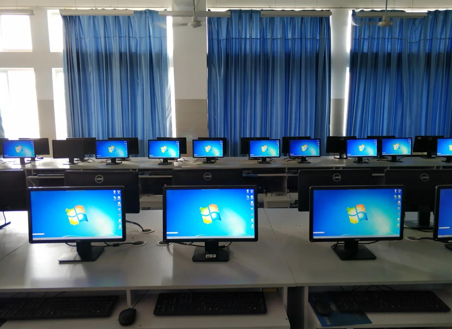 信息技术教师不怕上课，怕的是管理机房