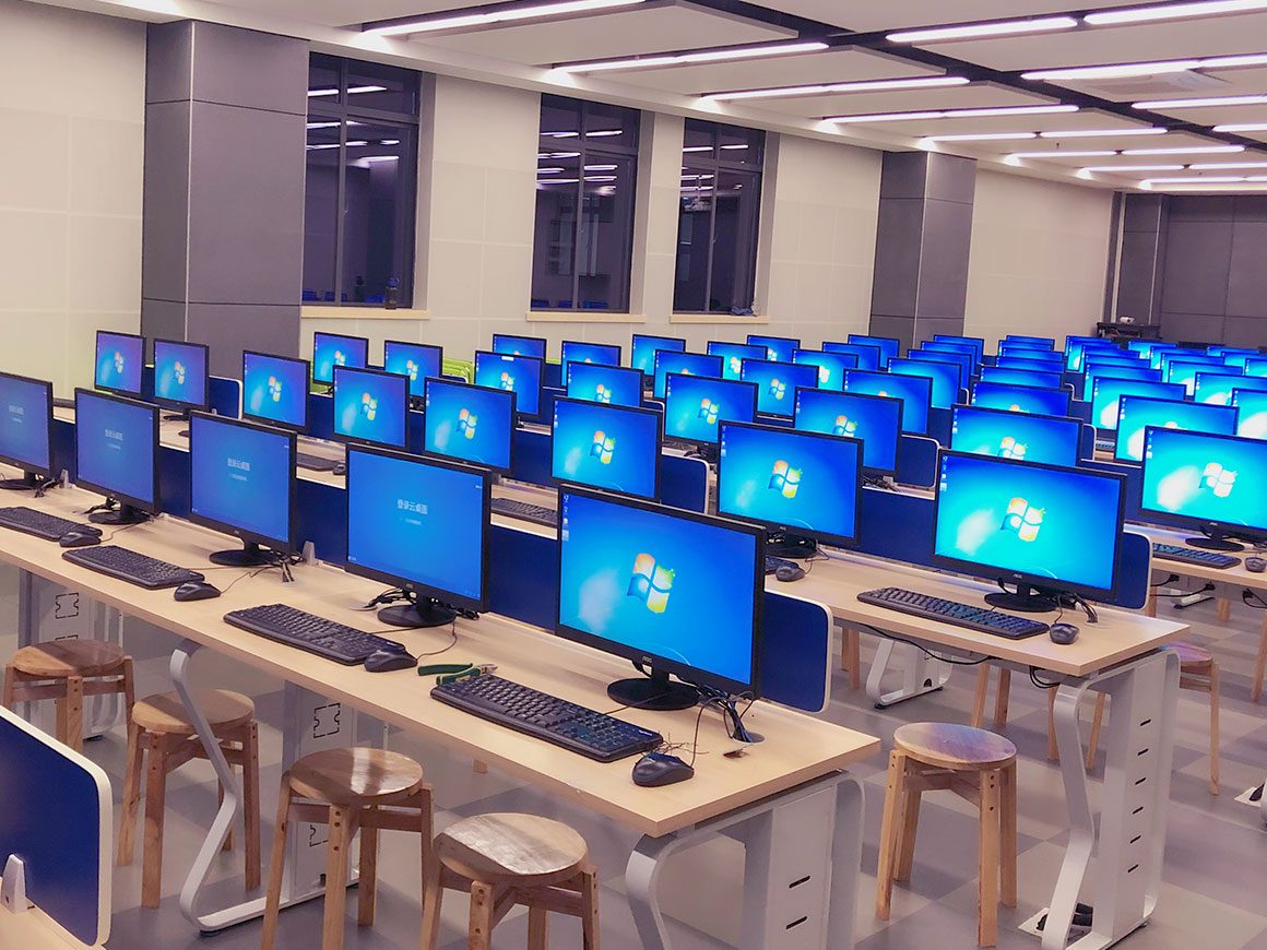 信息技术教师不怕上课，怕的是管理机房